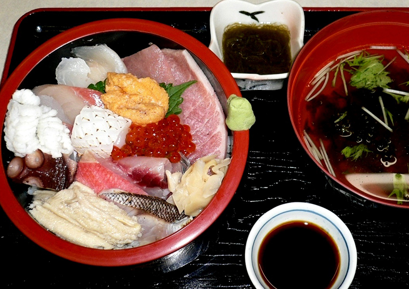 (3F)HamakoTekone-sushi made from locally-caught seasonal fish, seafood on rice