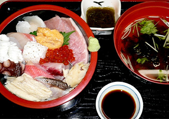 四季の地魚手こね寿司・海鮮丼