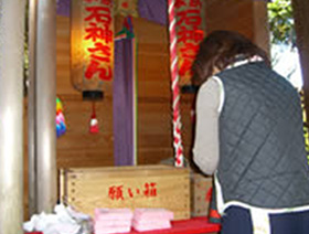 鳥羽三女神の願いを届ける様子